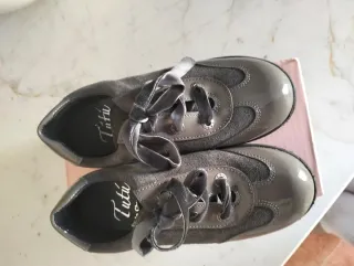 Zapatos niña grises y plateados chupetín 28