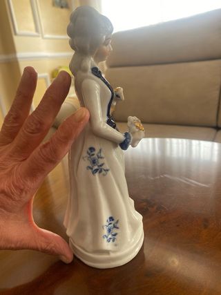 Figura porcelana dama azul cobalto