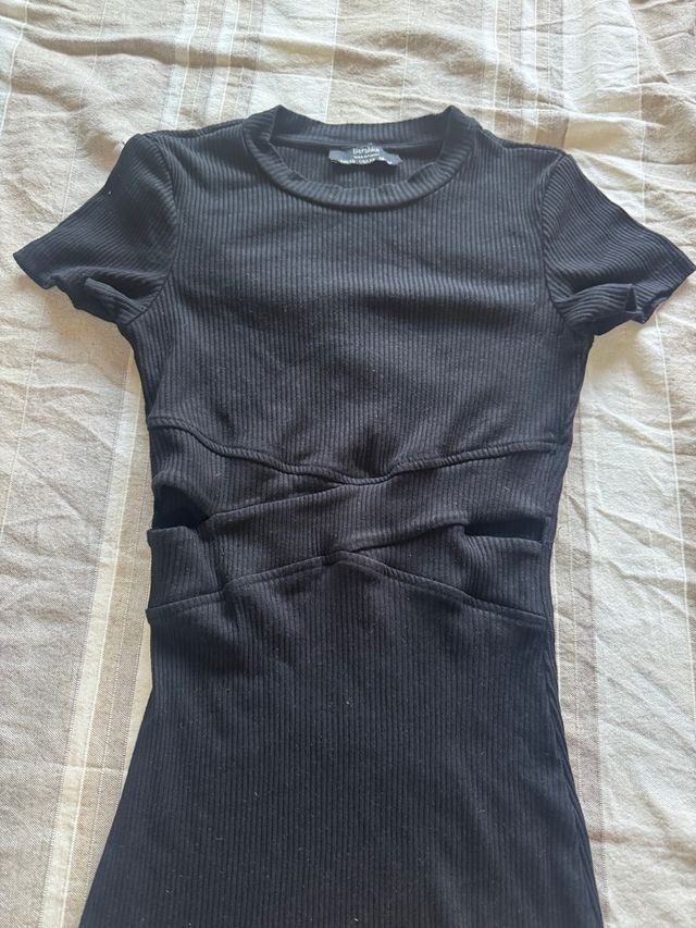 Vestido Bershka negro con aberturas