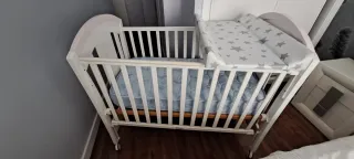 Cuna madera + colchón + cambiador