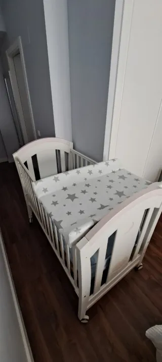 Cuna madera + colchón + cambiador