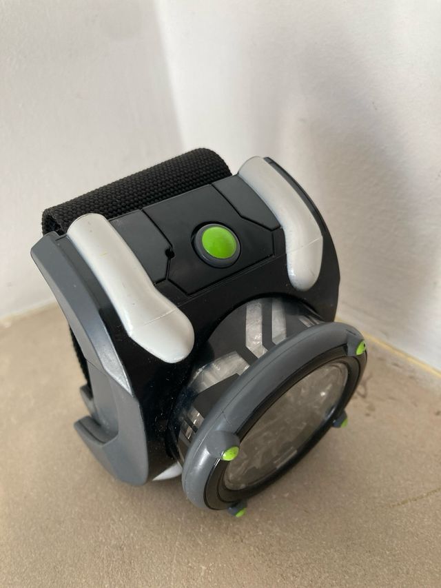 Boneco Ben 10 Quatro Braços com Omnitrix Deluxe