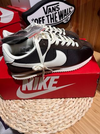 Nike Cortez Marrones y Blancas