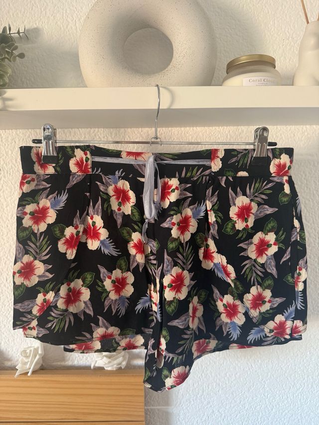 Shorts ZARA Estampados Florales Negros
