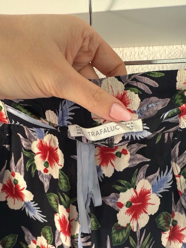 Shorts ZARA Estampados Florales Negros