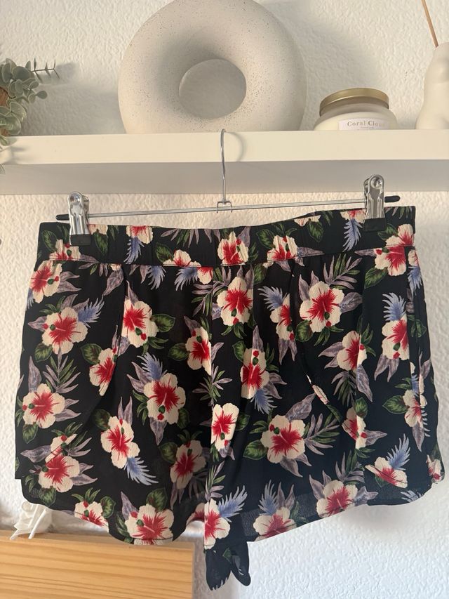 Shorts ZARA Estampados Florales Negros