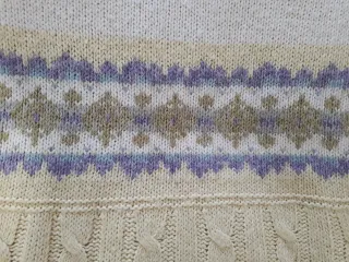 Jersey de punto beige y crudo con detalle jacquard