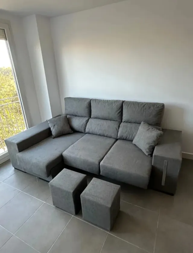 Divano chaiselongue grigio