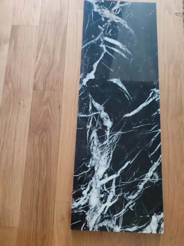 Balda de mármol negro y blanco