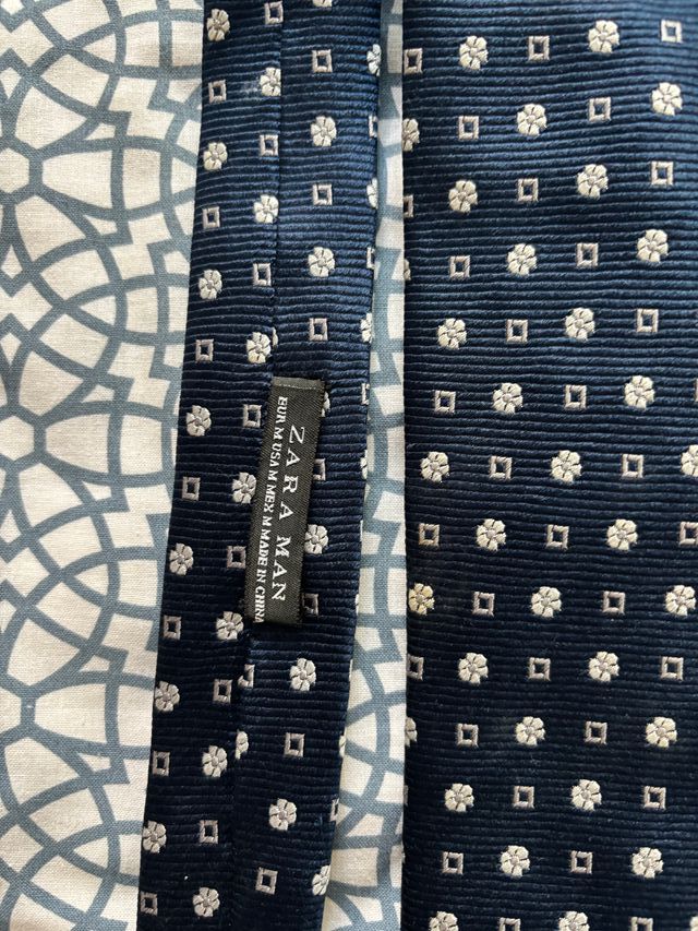 Corbata Zara Azul con Diseño Floral y Cuadros