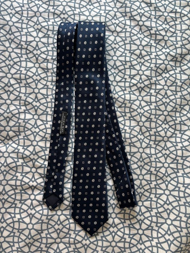 Corbata Zara Azul con Diseño Floral y Cuadros