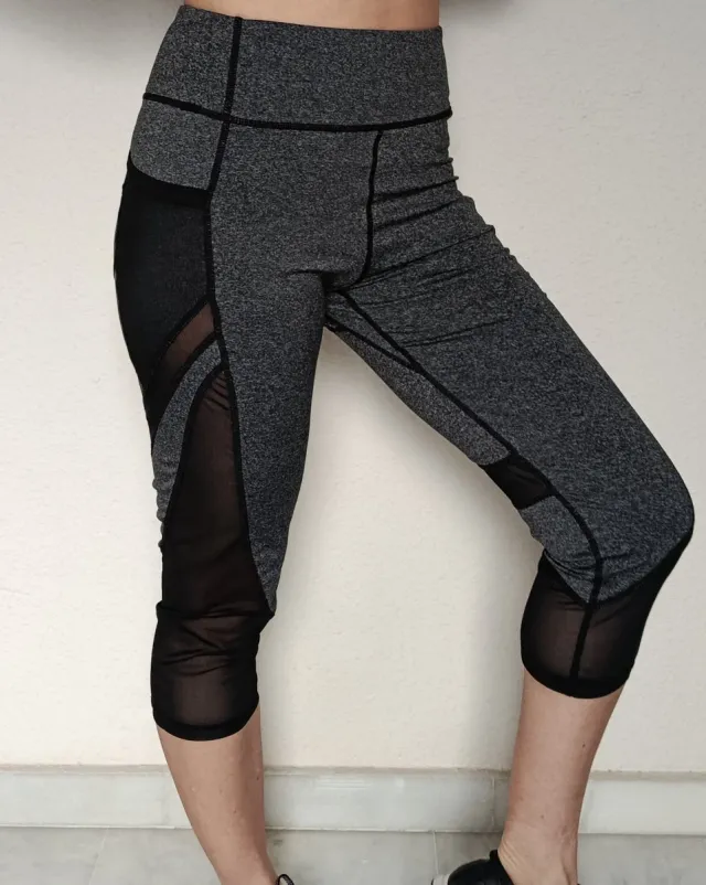 Mallas grises M-L con transparencias negras