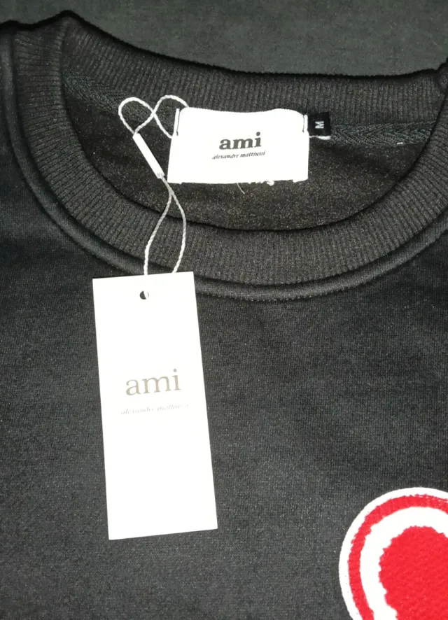 Sudadera Ami Negra con Corazón y A