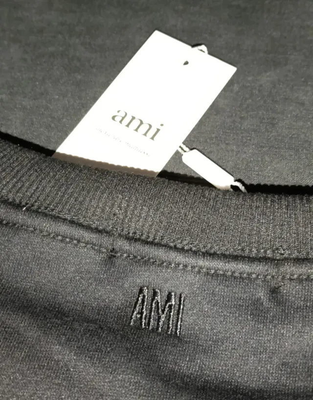 Sudadera Ami Negra con Corazón y A