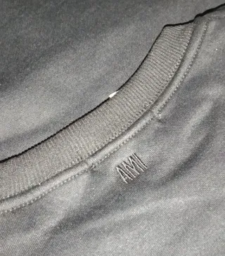 Sudadera Ami Negra con Corazón y A