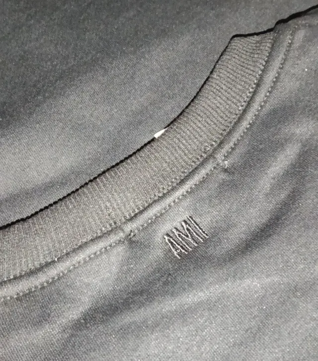 Sudadera Ami Negra con Corazón y A