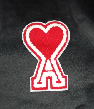 Sudadera Ami Negra con Corazón y A