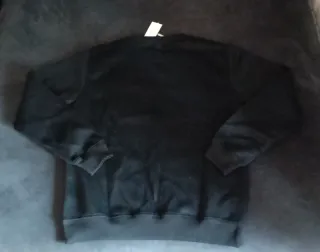 Sudadera Ami Negra con Corazón y A