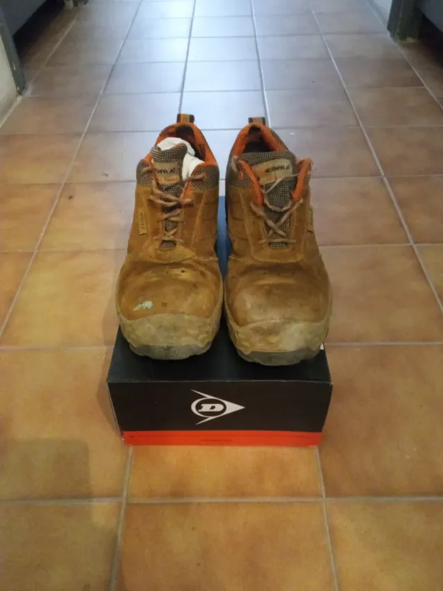 Zapatillas de seguridad marrones y naranjas 2x10€