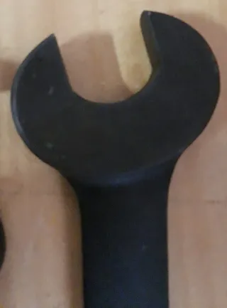 Set attrezzi meccanici: martello e chiavi