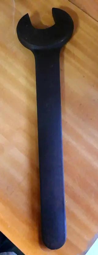 Set attrezzi meccanici: martello e chiavi