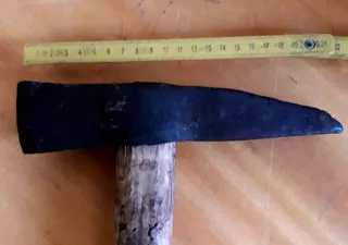 Set attrezzi meccanici: martello e chiavi