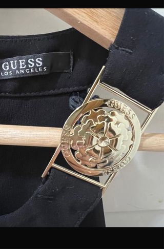 Top Guess original Negro con Detalles Dorados