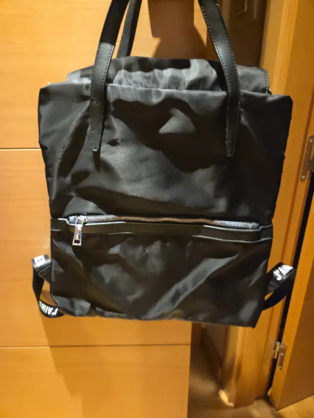 Mochila negra con correa J'Aimer