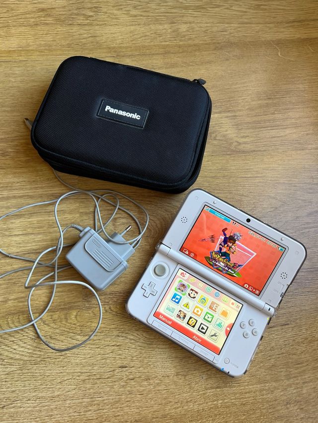 Nintendo 3DS XL Blanca + Cargador + Funda