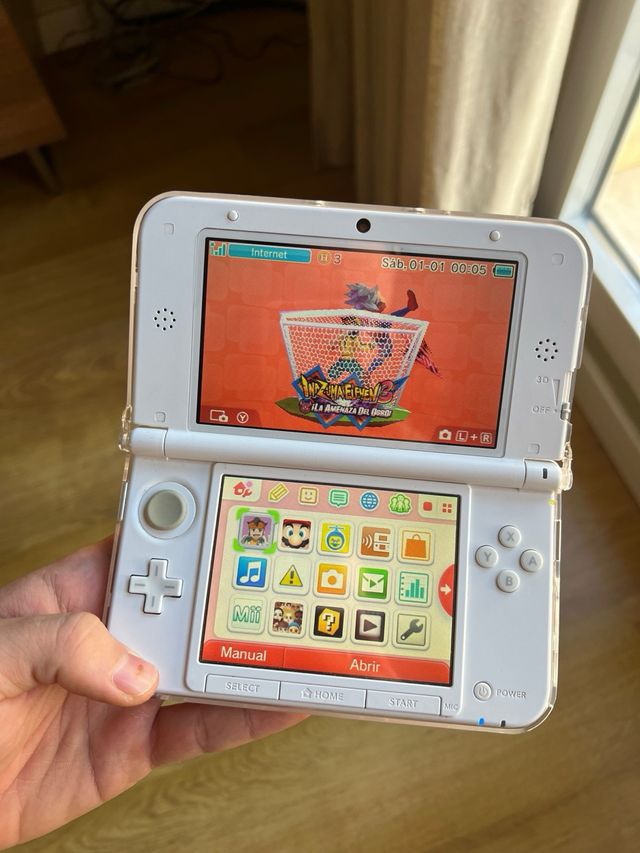 Nintendo 3DS XL Blanca + Cargador + Funda