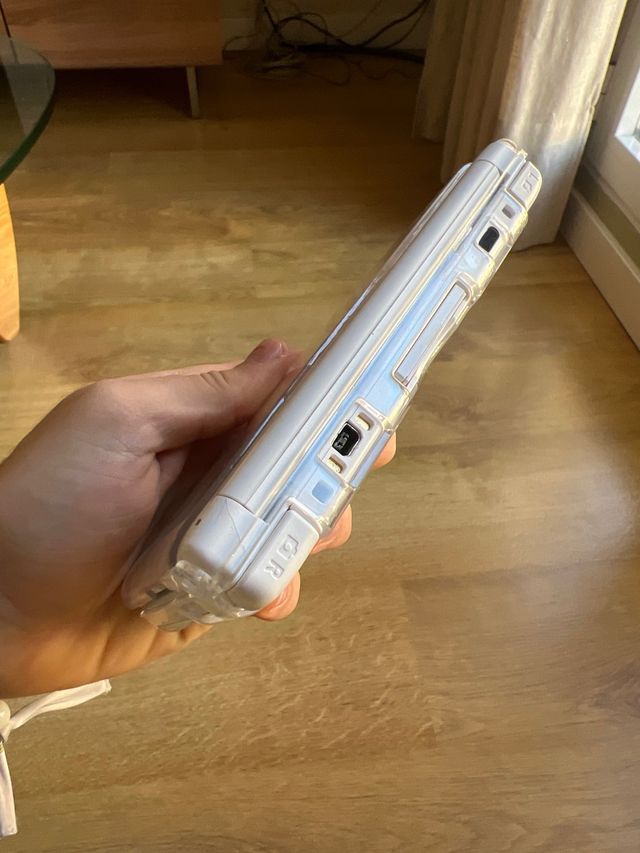 Nintendo 3DS XL Blanca + Cargador + Funda