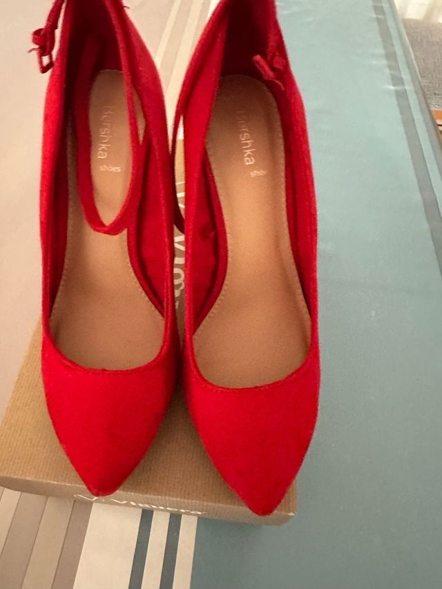 Zapatos de tacón Bershka rojos