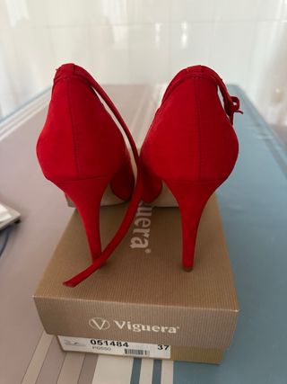 Zapatos de tacón Bershka rojos