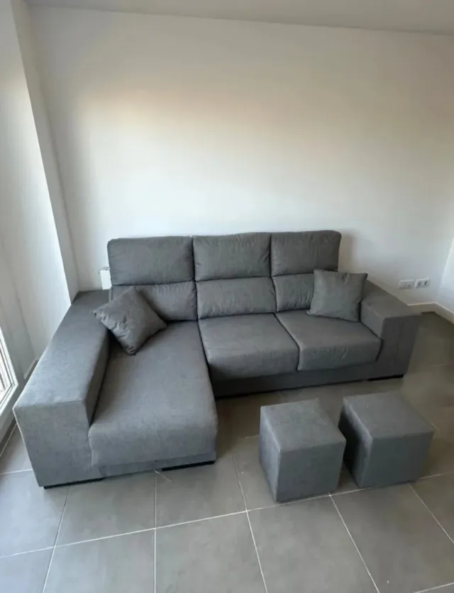 Divano chaise longue grigio in tessuto