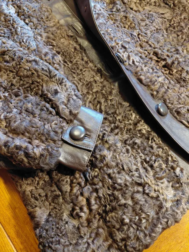 Abrigo de astracán marrón