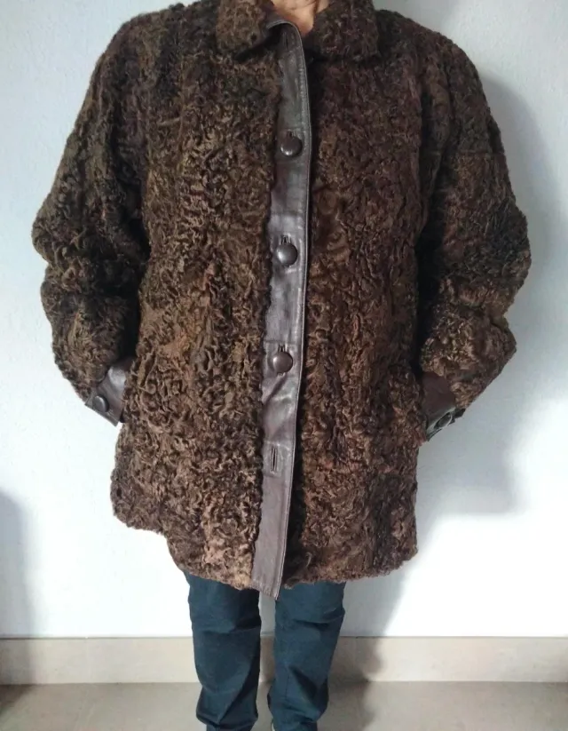 Abrigo de astracán marrón
