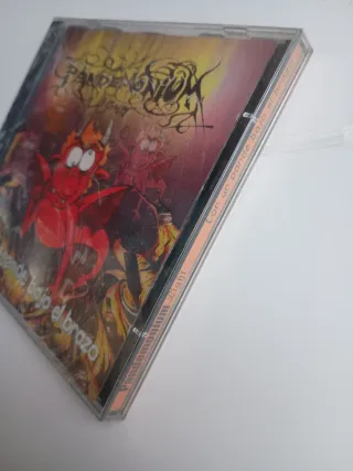 CD Pandemonium Light - Con un pande bajo el brazo