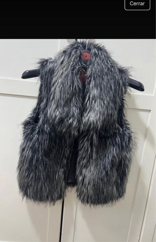 Chaleco Guess pelo sintético negro y gris