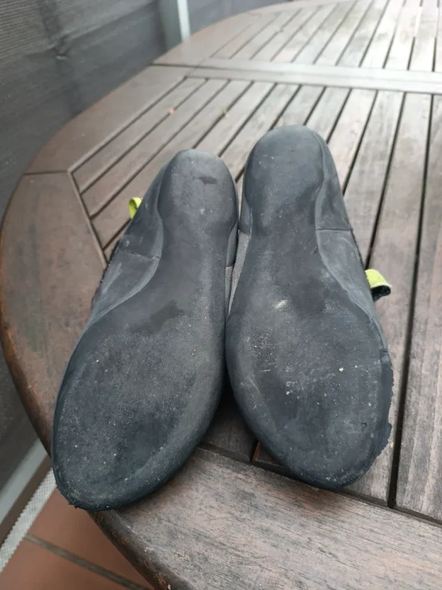 La Sportiva Tarantula 38.5 Pies de Gato