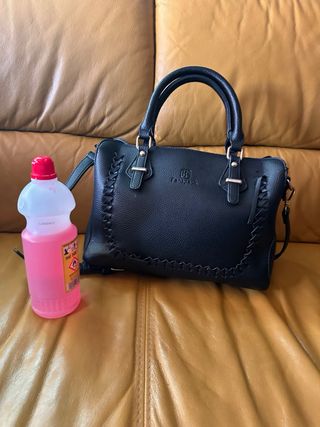 Borsa nera a mano e tracolla