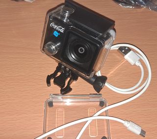 Cámara estilo GoPro marca NK funda Coca Cola
