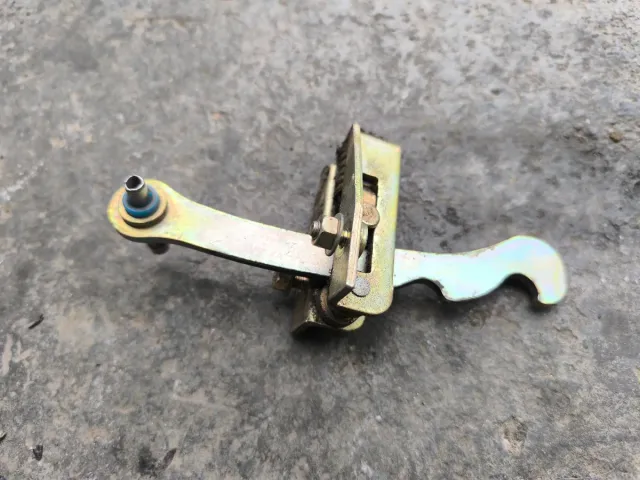 Freno portón maletero Nissan Terrano 2