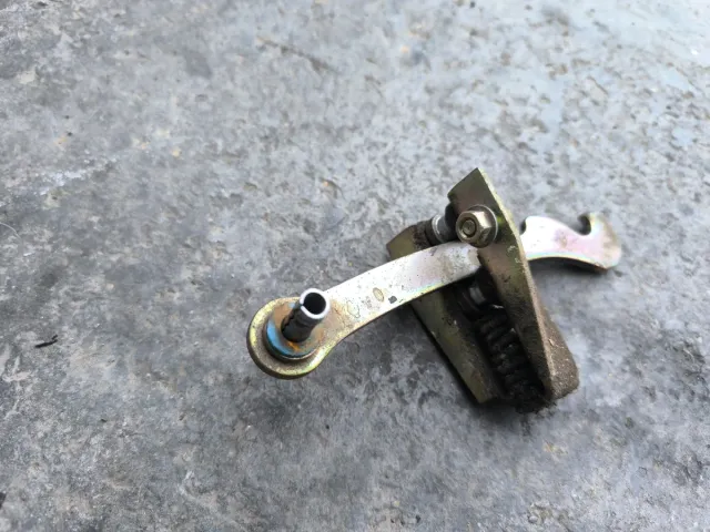 Freno portón maletero Nissan Terrano 2