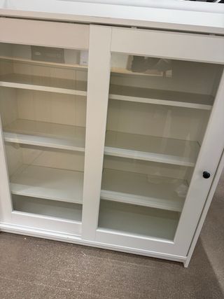 Cómoda y vitrina Ikea blanca