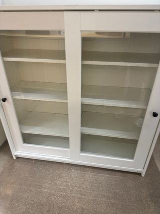 Cómoda y vitrina Ikea blanca