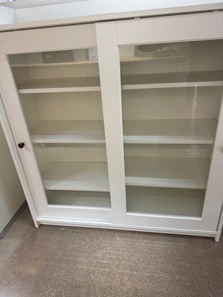 Cómoda y vitrina Ikea blanca