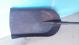 Paletta vintage in ferro con manico a molla