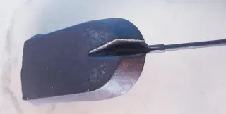 Paletta vintage in ferro con manico a molla