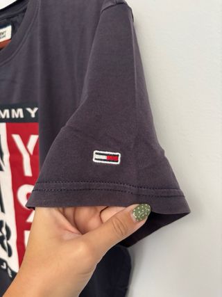 Camiseta Tommy Jeans NY 1985