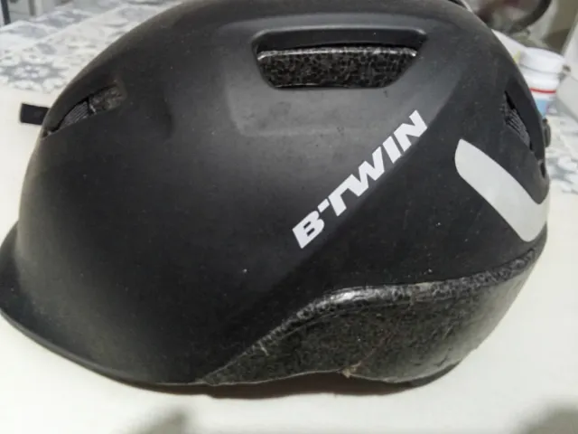 Casco B-TWIN Negro 240g. 55-59cm